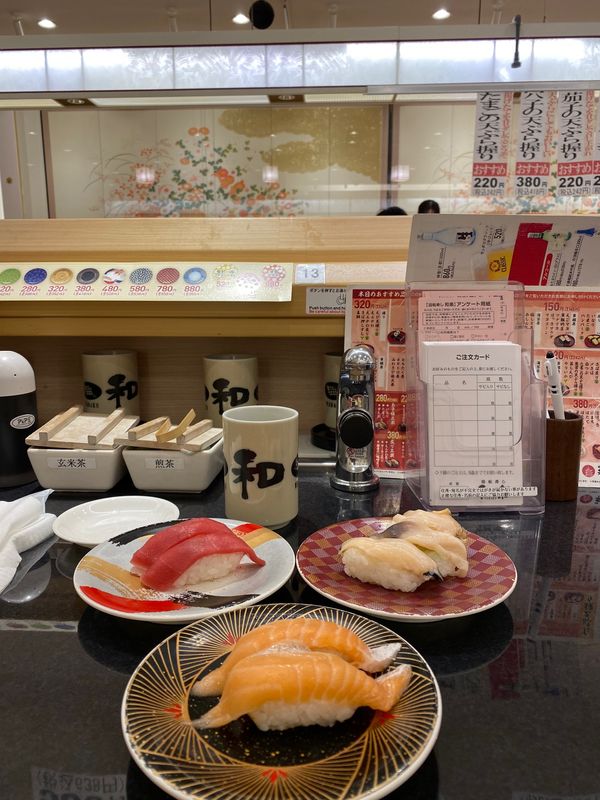 日本・ニセコ「北海道　小樽•寿都•ニセコ周辺グルメ旅」の写真：夜は思ったよりお腹がすかず、回転寿司和楽...