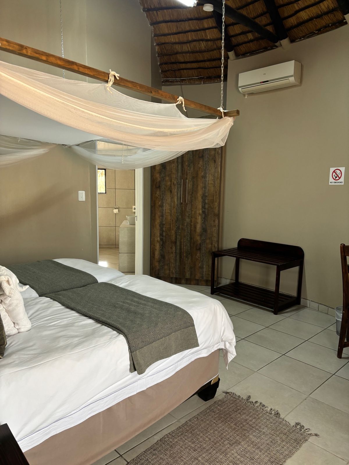 3泊のお宿は
Tshukudo Game Loge
チーターの保護をしてい...