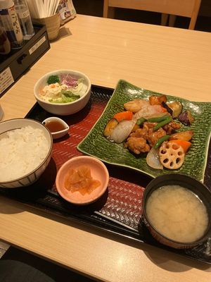 大戸屋エスパル仙台店
鶏と野菜の黒酢あん定食 980円