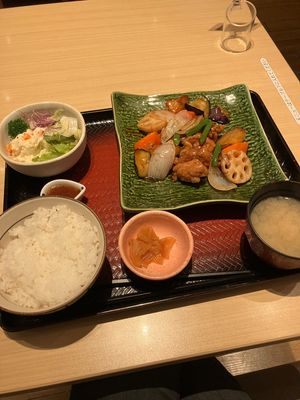 大戸屋エスパル仙台店
鶏と野菜の黒酢あん定食 980円