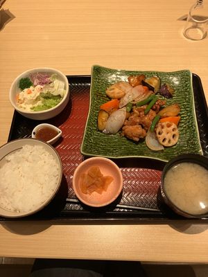 大戸屋エスパル仙台店
鶏と野菜の黒酢あん定食 980円