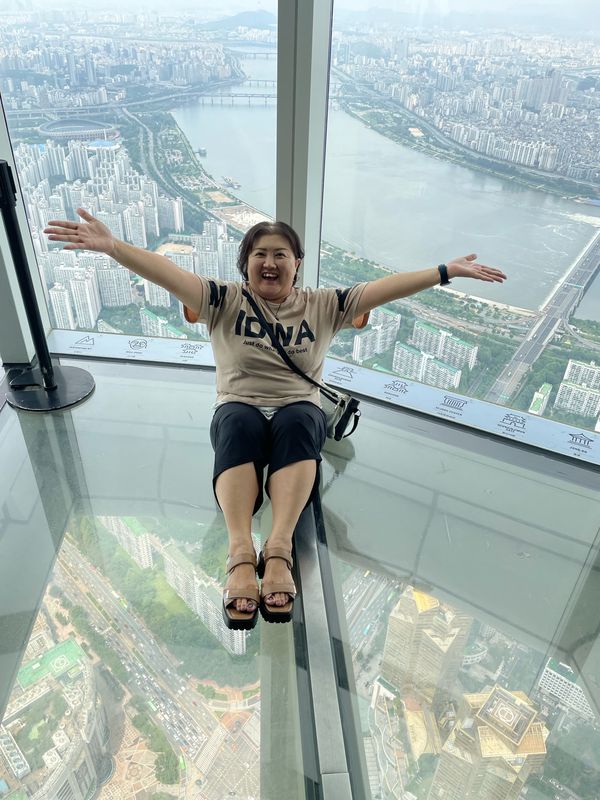 大韓民国 (韓国)・ソウル「友旅2023with 赤堀 In 韓国」の写真：Soul skyでカスタムコンバース待ち