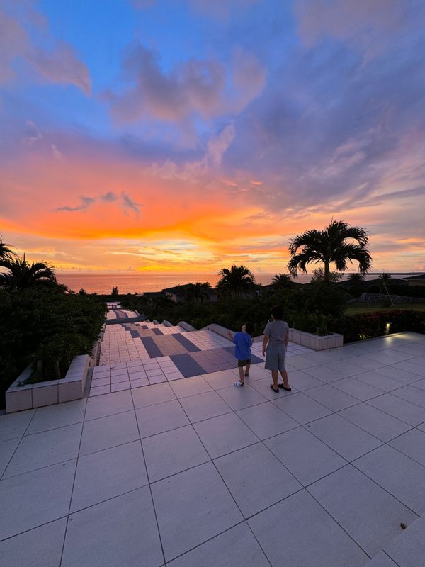 日本・宮古島「宮古島 家族旅行 宮古島来間リゾート シーウッドホテル」の写真:夕食終わった19時頃夕日が綺麗だった。
...