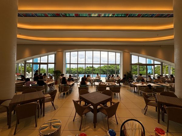 日本・宮古島「宮古島 家族旅行 宮古島来間リゾート シーウッドホテル」の写真：朝食は「ビーチハウスレストラン 洋食 K...