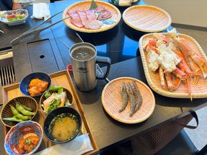 旅館の夕食はカニと焼肉食べ放題+お酒飲み放題🍶
豪華な食事を楽しみました😊