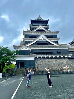 Day4-1
熊本城に登って赤牛丼を頂きました！
美味かったぁ
友人とここ...