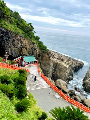 Day2-1
鵜戸神宮へ
あいにくのお天気なんですが、真っ赤な鳥居⛩️が
...