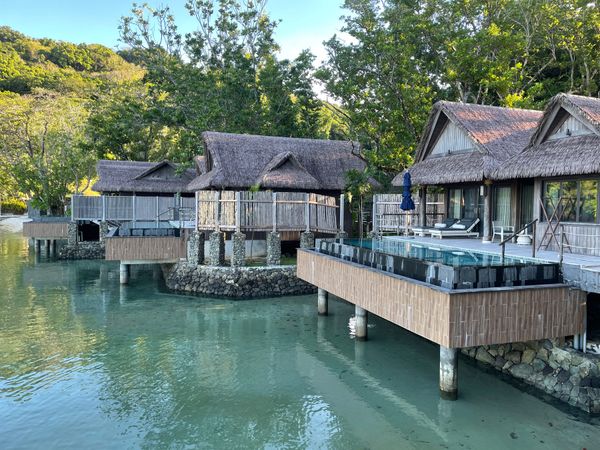 パラオ・コロール「パラオ在住記🇵🇼パラオ一のリゾートホテル」の写真：1棟毎にプール完備
そして、お部屋から直...