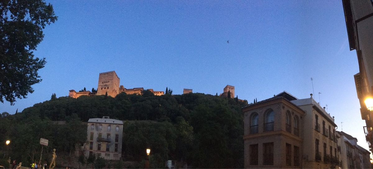 マドリードからグラナダ へ
コンパクトなこの街めちゃくちゃ気に入りました！！