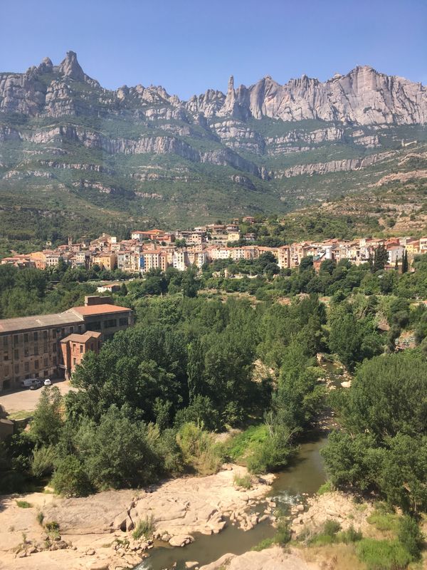 スペイン・Barcelona「友旅2019 スペイン」の写真：バルセロナ郊外にあるモンセラットは
ノコ...