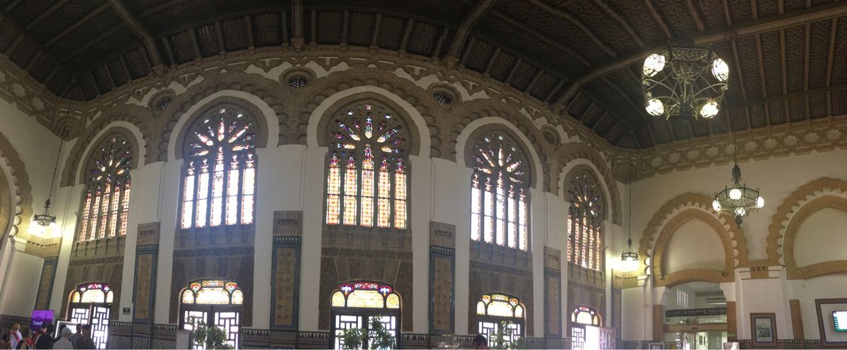 スペインの古都トレド
1986年に世界遺産へ
到着してすくまの駅がめっちゃ...