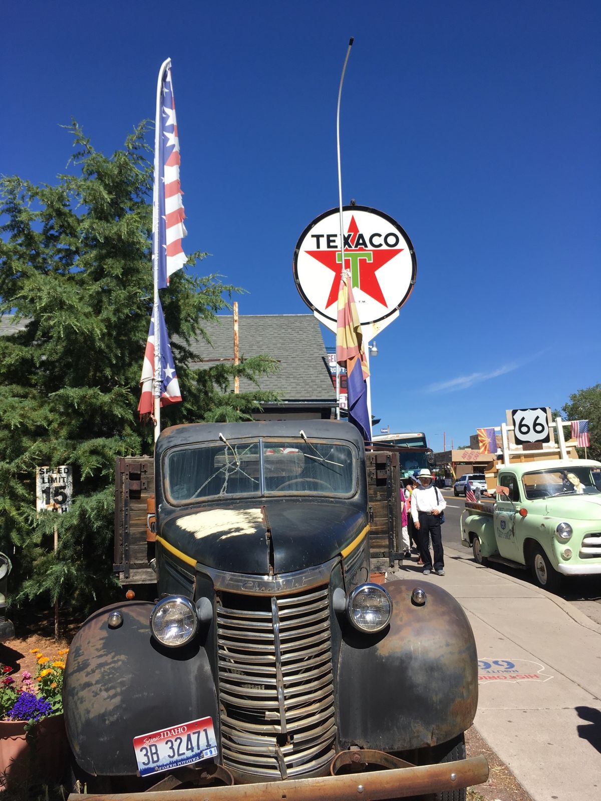 ラスベガスから1泊2日のグランドキャニオンツアーへ出発🚌
ルート66のセリ...