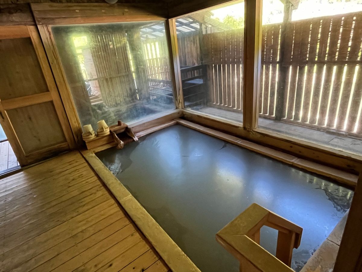 一泊目❤︎
大丸旅館♨️
川沿いでお部屋からの景色も最高だった😍