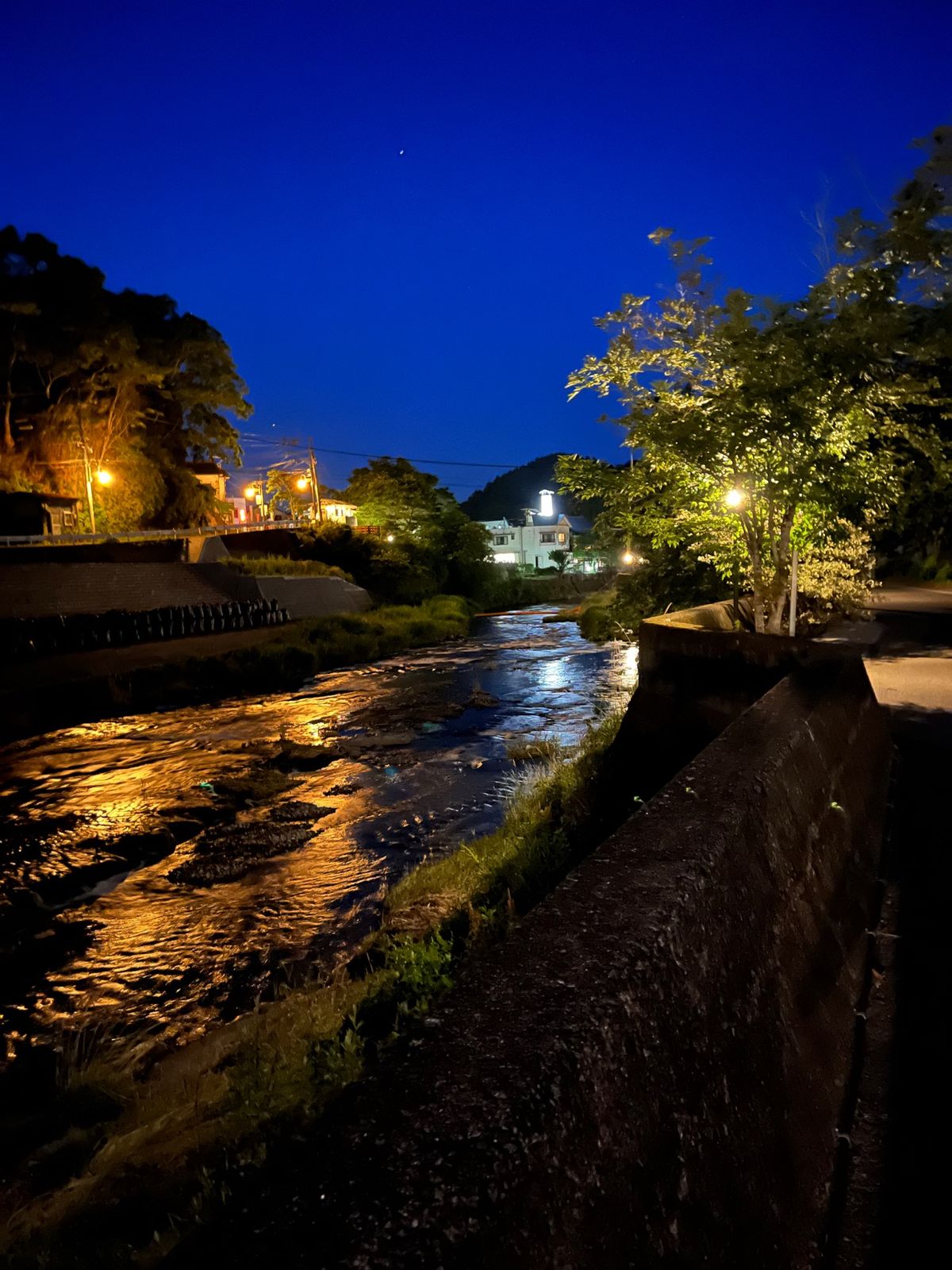 一泊目❤︎
宿近くのラムネ温泉♨️
宿の家族風呂の小さな露天風呂も最高だった❣️