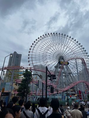 横浜コスモワールド
急な雨でアトラクションに乗れなかったけど、去年ニノが出...