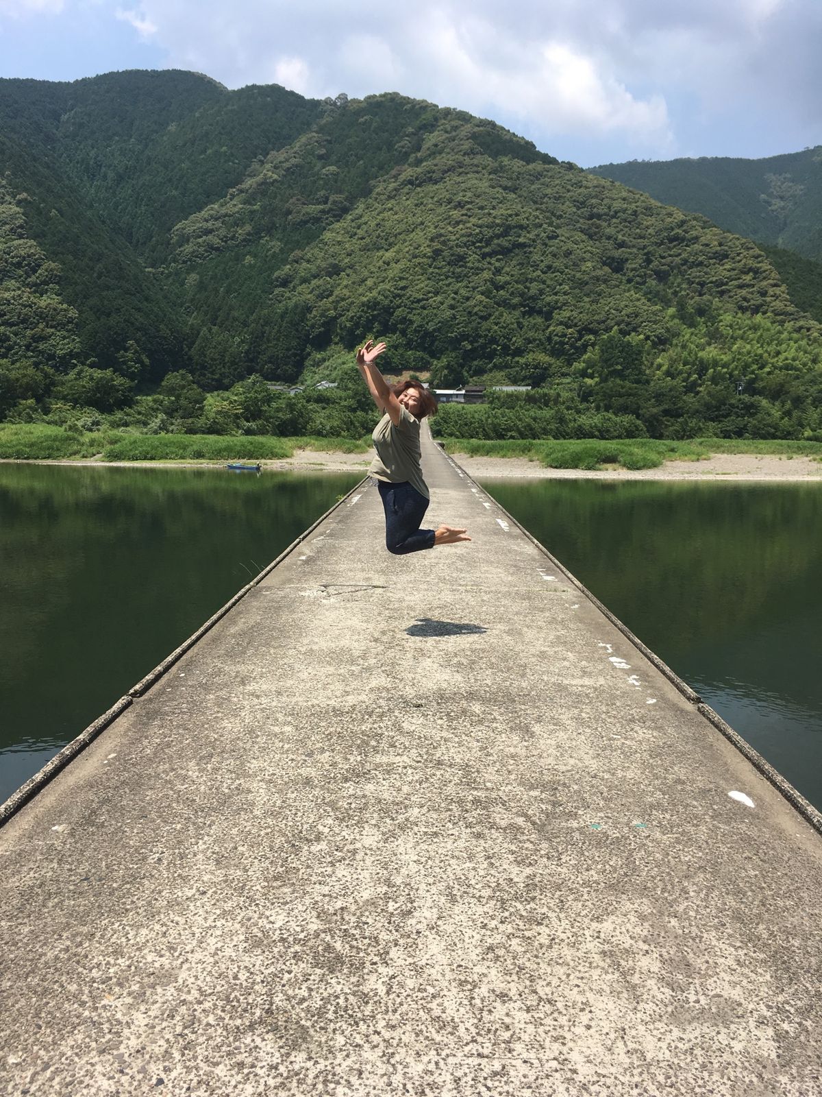 四万十川の沈下橋巡り
レンタカーしたけど、道の細さに沈下橋は怖くて渡れません