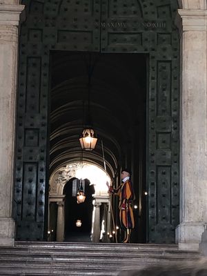 バチカン市国入るのに長蛇の列。
サンピエトロ大聖堂。