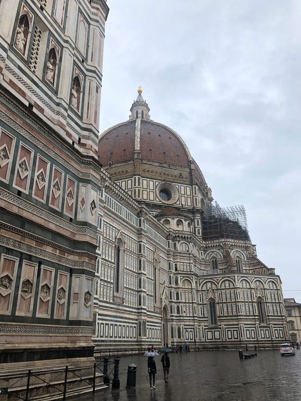 イタリア・ローマ、ミラノ、ヴェネツィア、カプリ島、バチカン市国「イタリア旅行」の写真：フィレンツェは残念ながら雨☂️
ピサの斜...