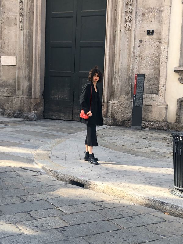 イタリア・ローマ、ミラノ、ヴェネツィア、カプリ島、バチカン市国「イタリア旅行」の写真：ラストはミラノ。
すれ違った人を盗撮。す...