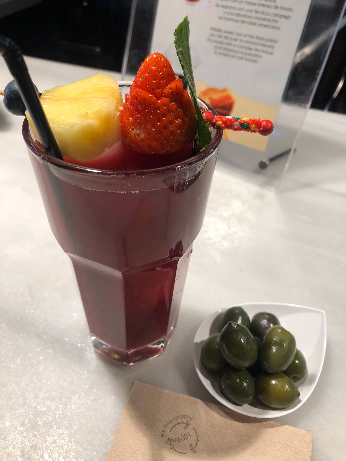 マドリードグルメ。サンミゲル市場で立ち飲み🍷