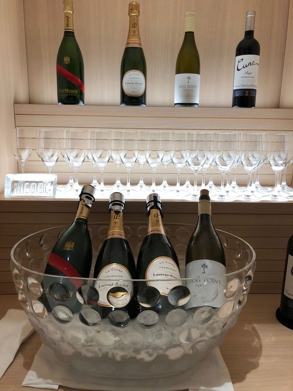 アメリカ(米国)・ニューヨーク「日本→ニューヨーク→スペイン→日本。1週間で地球一周してしまった旅」の写真：うまファーストクラスラウンジ。