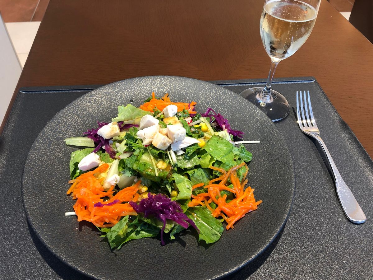 うまファーストクラスラウンジ。