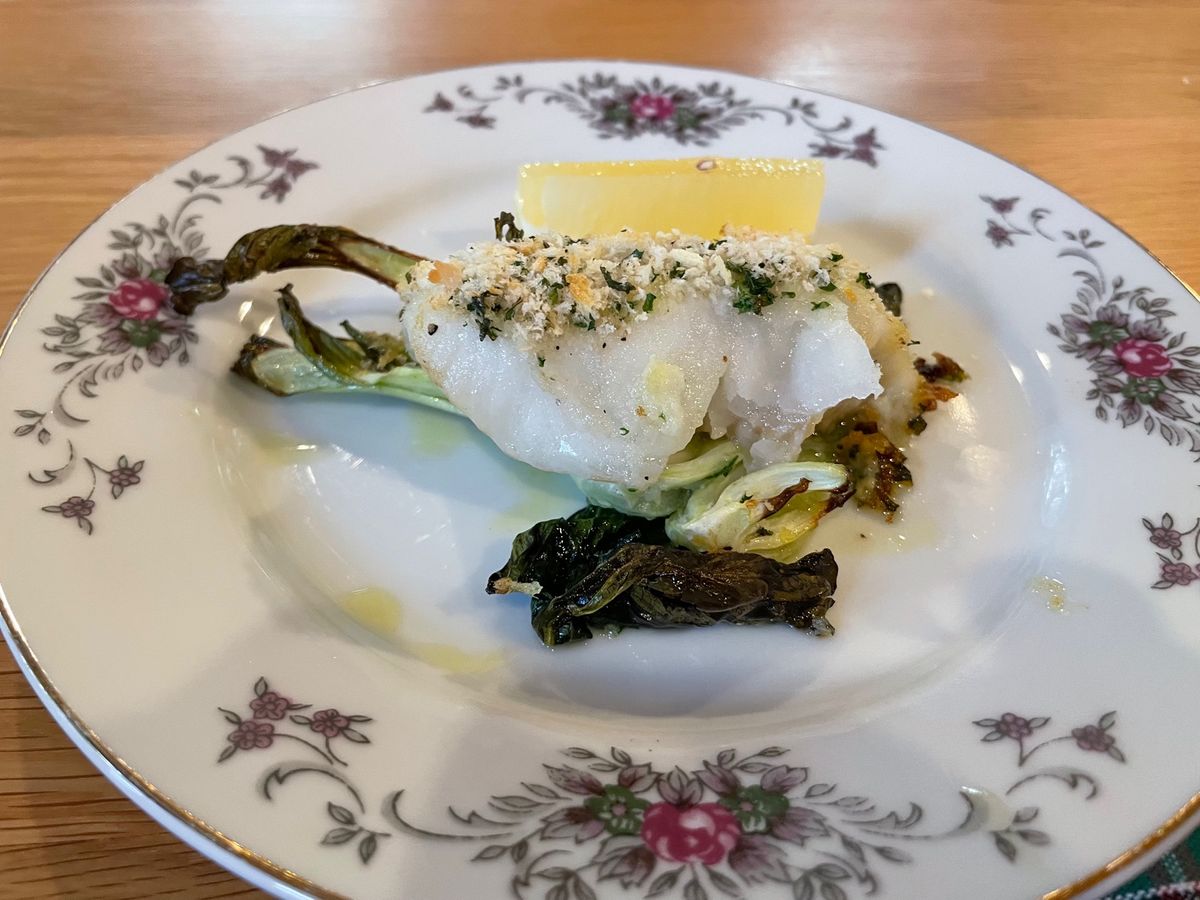 お宿の夕食は和洋折衷。贅沢な品は無いけど、美味しかったです。