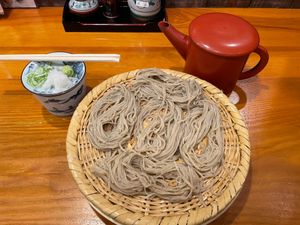 旅の最後は駅前の居酒屋で新幹線の時間まで軽く一杯。馬刺しは美味しかった。〆...