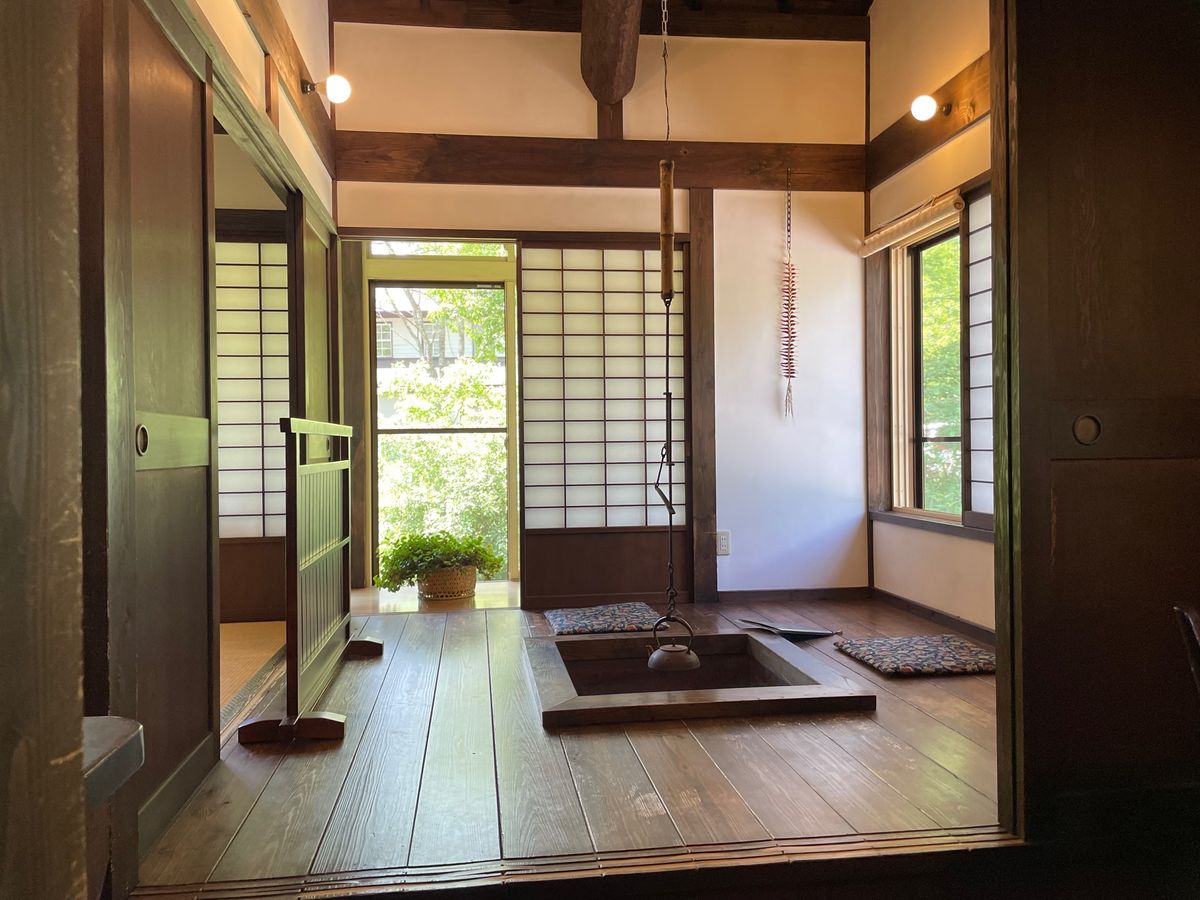 少し早めのお昼は植物園近くにある極楽坊へ。ここは戸隠に来るたびに行っている...