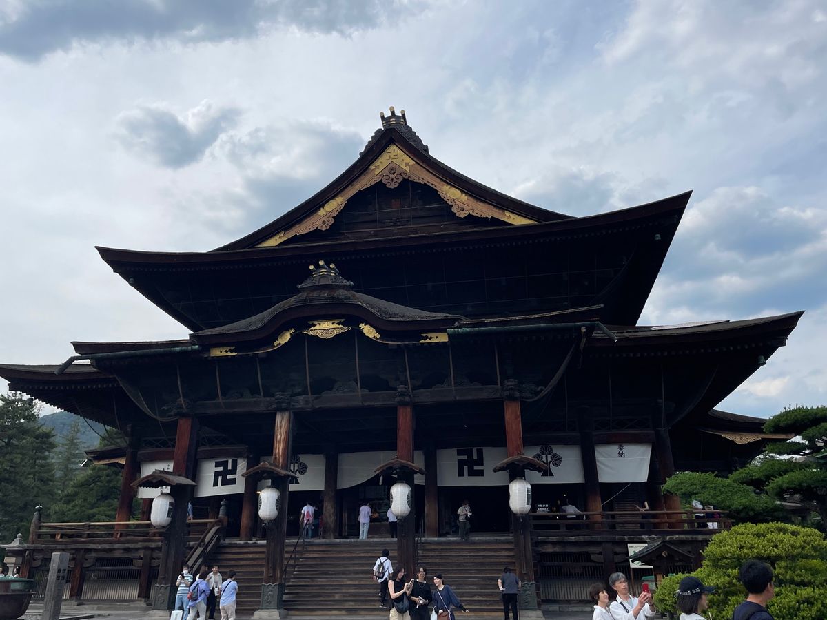 もちろん善光寺にも参拝しました。