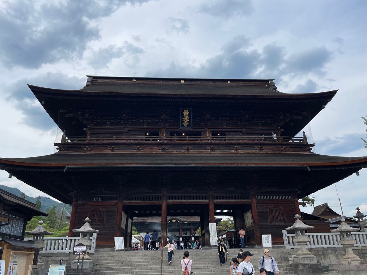 もちろん善光寺にも参拝しました。