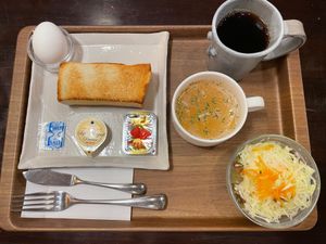 旅の起点は長野駅。東京からだと新幹線であっと言う間に着きます。目的地の戸隠...