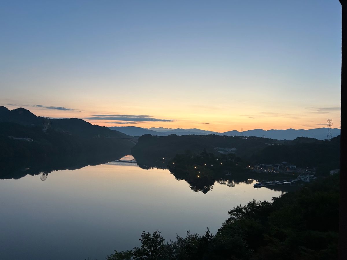 恵那峡のホテルの部屋から４時から５時