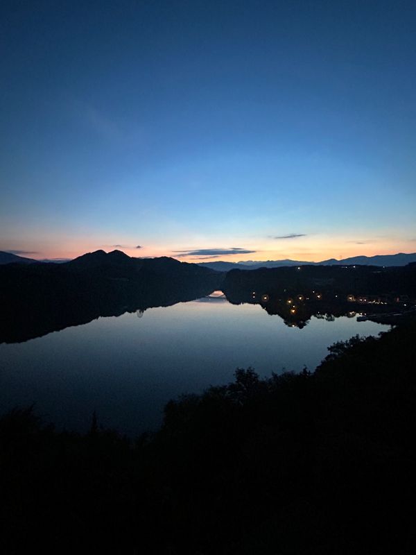 日本・石川県「岐阜　家族旅行」の写真：恵那峡のホテルの部屋から４時から５時