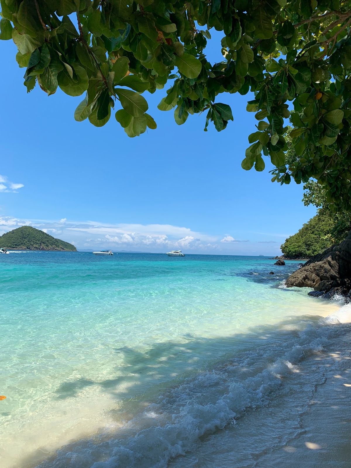 2日目

コーラル島　バナナビーチでのんびりシュノーケリング🏖🤿

Lay...