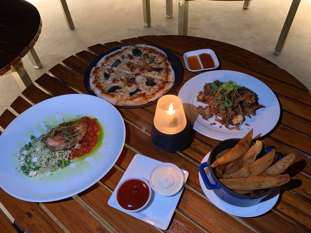 ✨ホテルのバー✨

ここもまた景色が良いんですよ〜
なんて良い場所なんだろ...