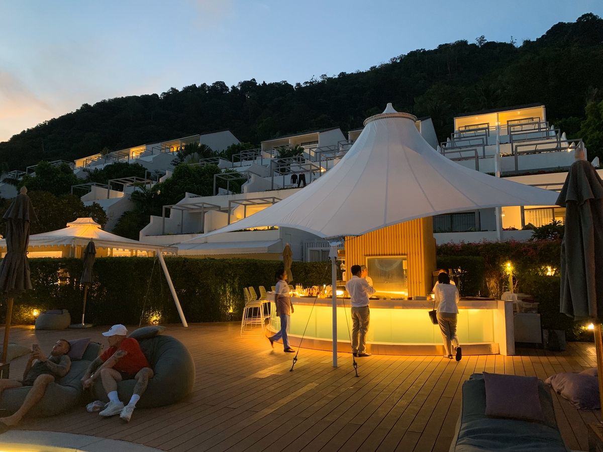 ✨ホテルのバー✨

ここもまた景色が良いんですよ〜
なんて良い場所なんだろ...