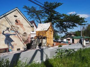 ・水むっちゃ綺麗
・トトロのバス停
・壁にもジブリ