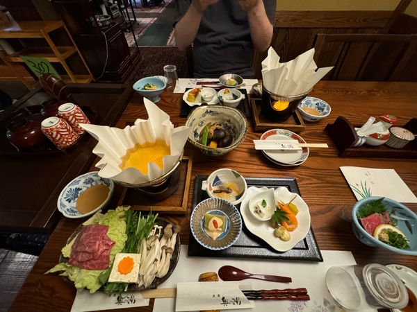 日本・熊本県「黒川温泉」の写真：夕食
豊後牛の鍋、8寸、豊後牛ローストビーフ
