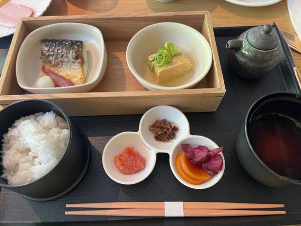 日本・京都府「神戸、大阪、京都」の写真：朝食は窓沿いの席、景色も良かった。
メイ...