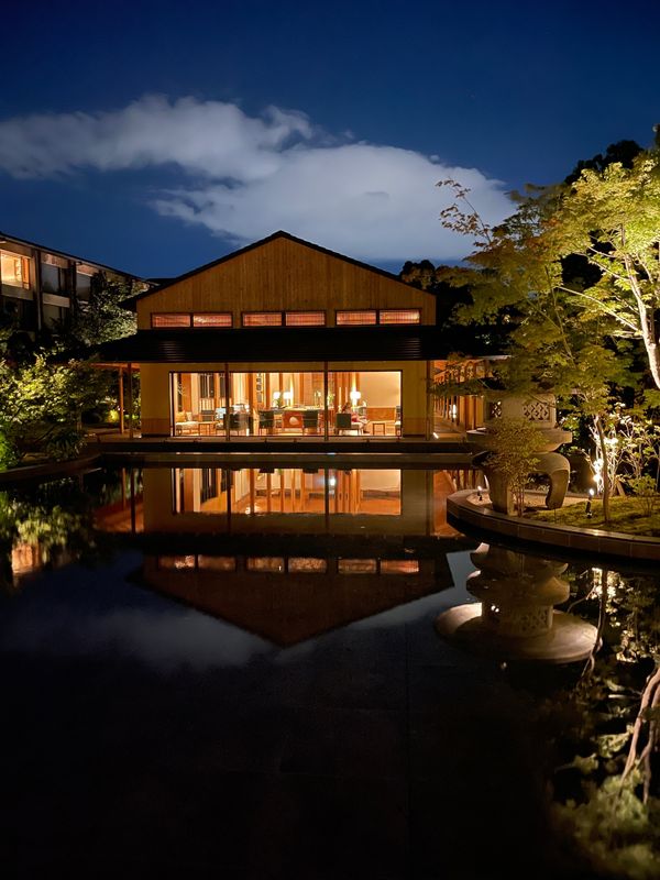 日本・京都府「神戸、大阪、京都」の写真：夜も美しい