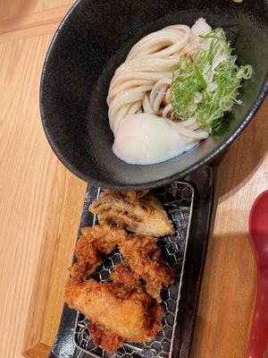 夜はコナモン。
阪神百貨店のイカ焼きにルクアの本町製麺所。