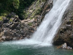 大川の滝！写真を撮っていると地元のおとうさんが来て「写真撮ってやるよ」と。...