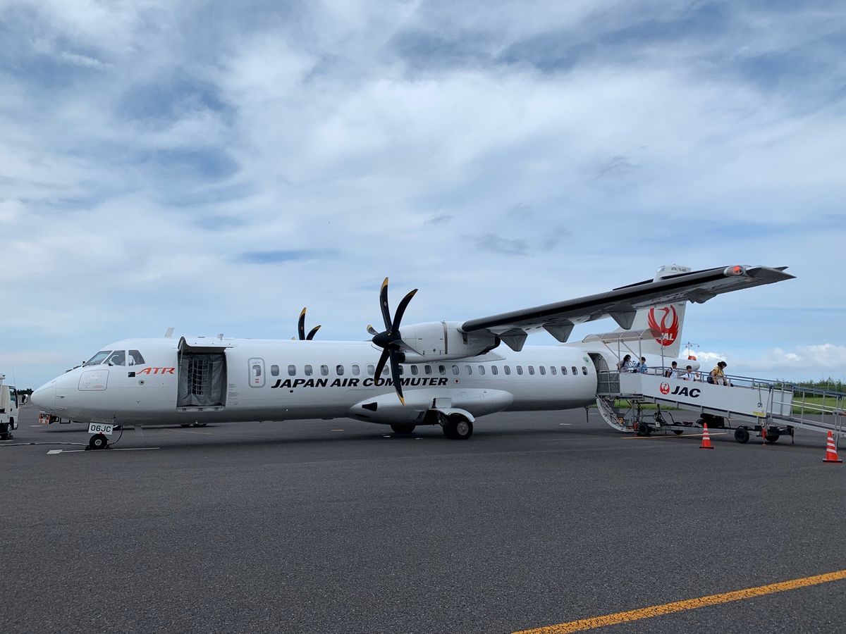 鹿児島空港から屋久島空港へは小さなプロペラ機で！