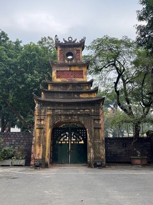 タンロン城跡（世界遺産）
●端門遺跡
●敬天殿遺跡の龍
●阮朝行宮門
●端...