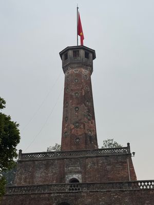 ベトナム　ハノイ
●国旗掲揚台
●ホーチミン廟
●クアンタン寺
●クアンタ...