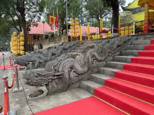 タンロン城跡（世界遺産）
●端門遺跡
●敬天殿遺跡の龍
●阮朝行宮門
●端...