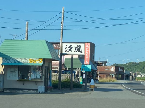 日本・秋田県「白神山地　青池🇯🇵」の写真：朝起きてから何も食べてなくて、とりあえず...