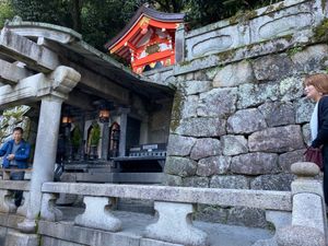 朝6時の清水寺。海外旅行者が多かった。