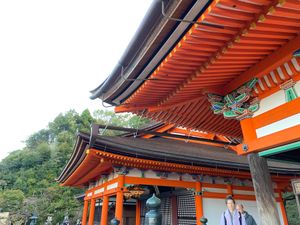 朝6時の清水寺。海外旅行者が多かった。